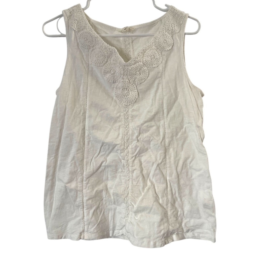 Adiva White Sleeveless Embroidered Top L